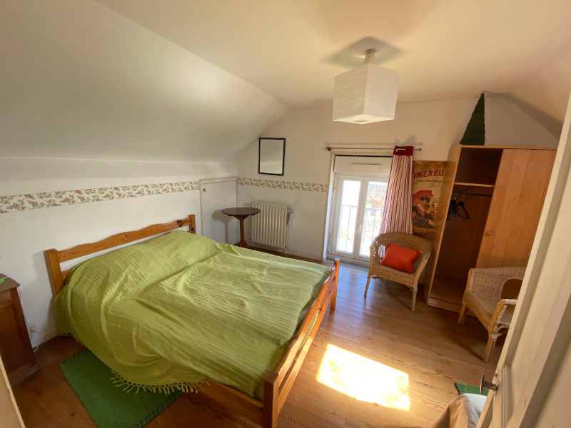 In maisonette, you have a bedroom with 1 double bed and 1 simple bed.